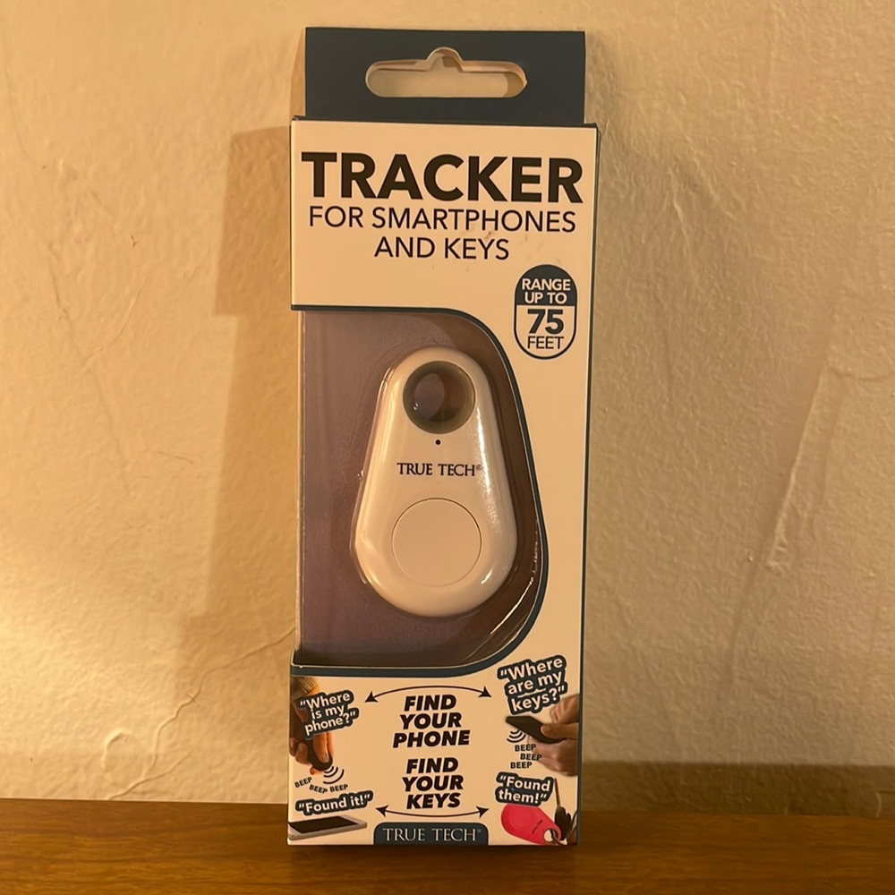 True Tech Tracker for Smartphones and Keys-RANGES UP to 75' color White